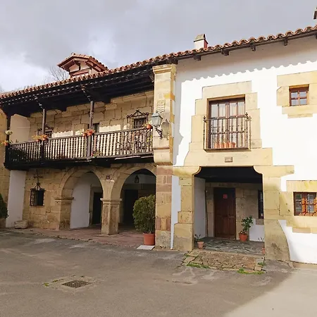 Chalet Casona De Gomez Y Teran *